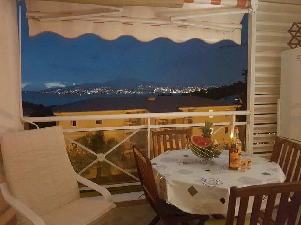 לה טרואז אילט Studio Kasanaco Avec Vue La Baie De Fort De France מראה חיצוני תמונה
