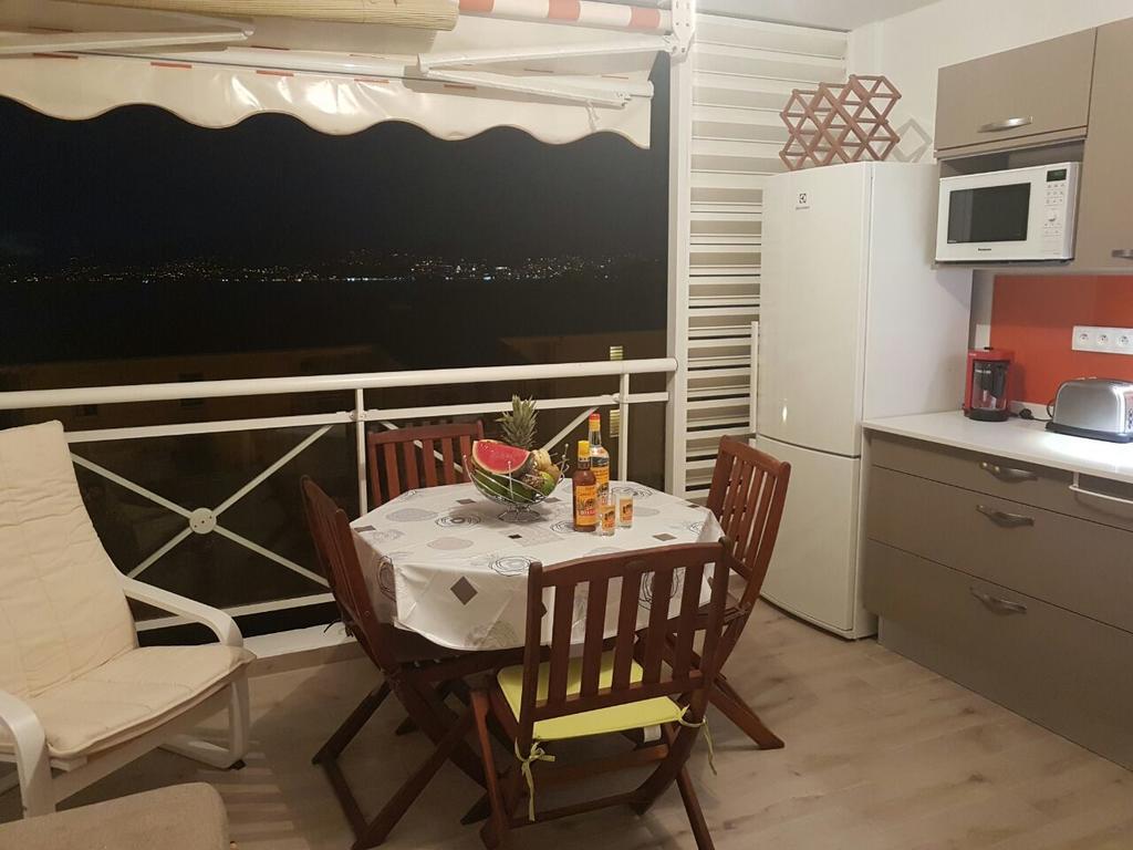 לה טרואז אילט Studio Kasanaco Avec Vue La Baie De Fort De France מראה חיצוני תמונה